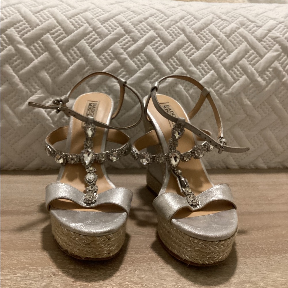 Badgley Mischka Wedges. - Picture 2 of 7